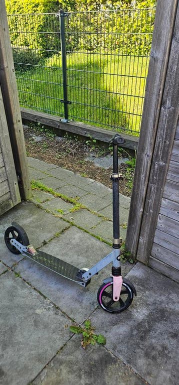Gebruikte step voor kinderen - grijs/roze
