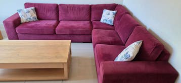 Comfortabele bordeauxrode hoekbank