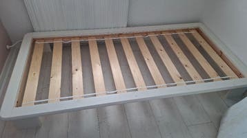 Wit eenpersoonsbed gratis af te halen