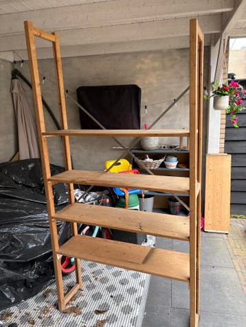 Houten stellingkast gratis af te halen