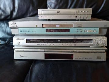 4 VERSCHILLENDE DVD SPELERS. GRATIS  OPHALEN