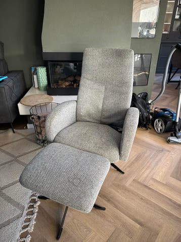 Gebruikte grijze relaxstoel incl voetensteun