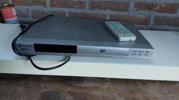 DvD speler met wandplank GRATIS