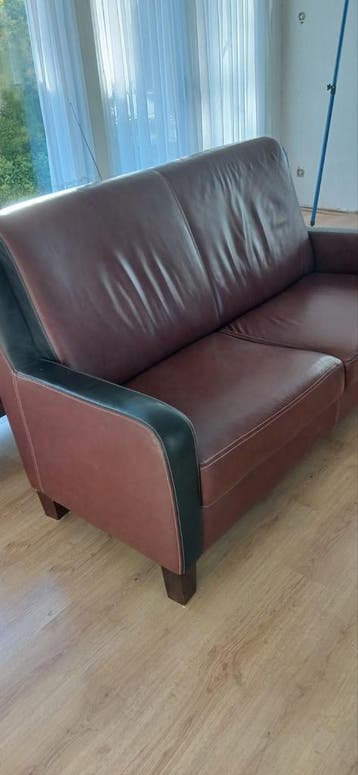 Comfortabele  leren bank - mag gratis opgehaald worden