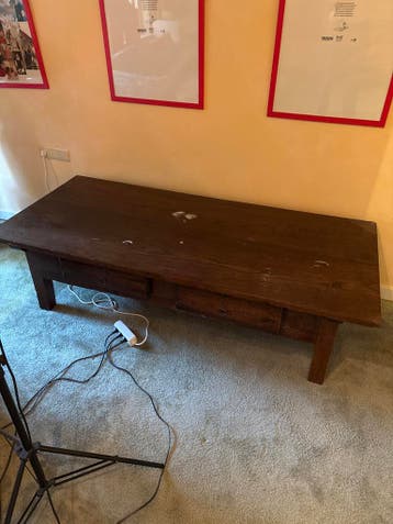 Robuuste houten salontafel - Gratis af te halen