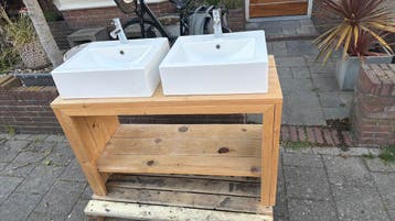 Gratis af te halen badkamermeubel met wastafels
