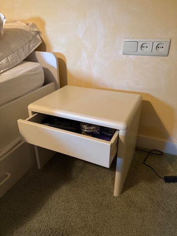 Twee witte nachtkastjes met lade - Gratis af te halen