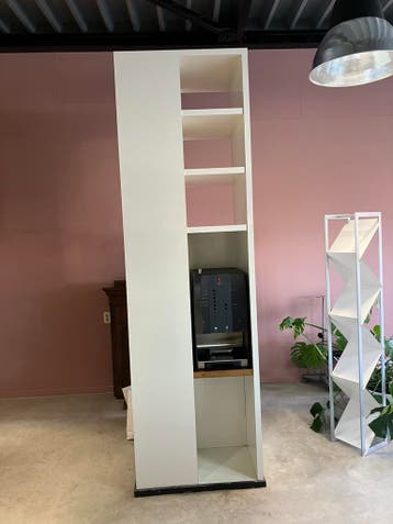 Kast hoogglans wit/creme gratis af te halen