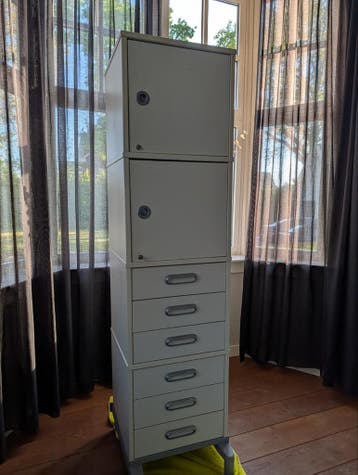 Ikea kast met laden en deuren