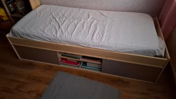 Eenpersoonsbed 200x95 cm met opbergruimte