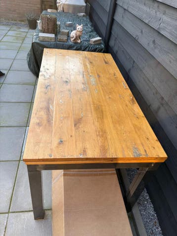 GRATIS! Robuuste houten tafel 160x80 cm