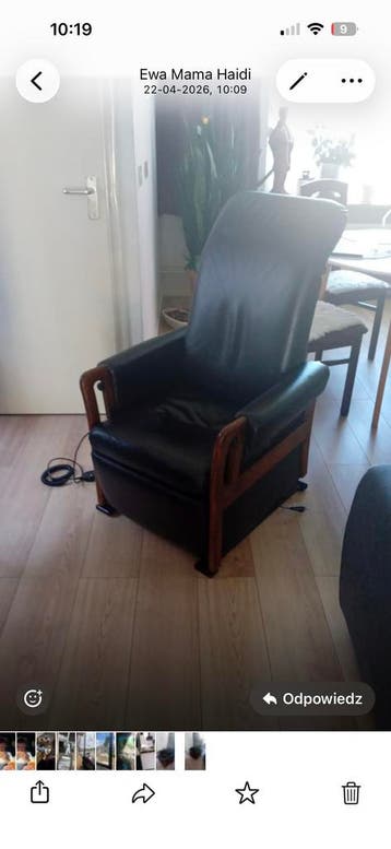 Gratis: Comfortabele zwarte fauteuil met houten frame