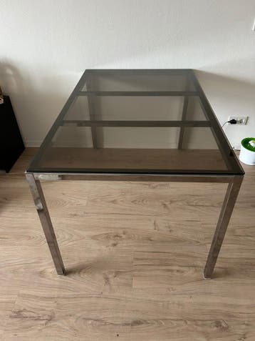Gratis Eettafel met glazen blad en metalen onderstel