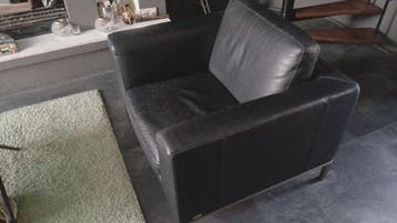 Zwarte leren bank en stoel gratis af te halen in Waddinxveen
