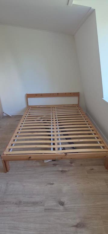 Houten tweepersoonsbed met lattenbodem - 140x200 cm