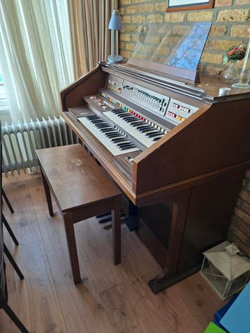 Eminent Solina F225 orgel met 2 klavieren