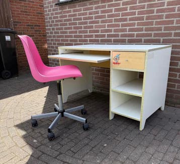 Gratis bureau met stoel