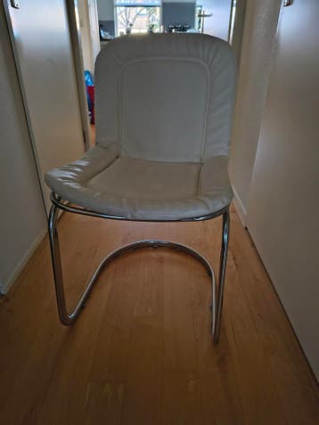 Gratis 2 Stoelen met Stalen Frame en Wit Kunstleder