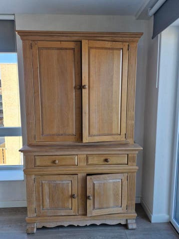 GRATIS Massief eikenhouten buffetkast met veel opbergruimte