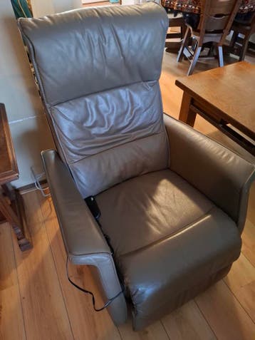 Comfortabele relax fauteuil / sta-op stoel