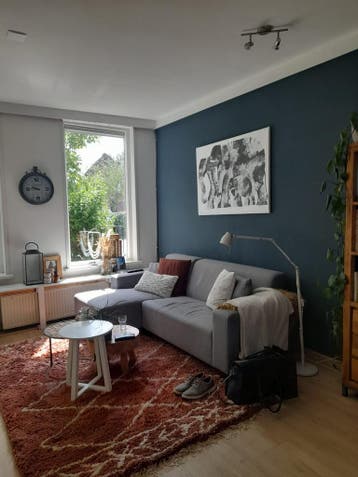 Comfortabele hoekbank in redelijke staat