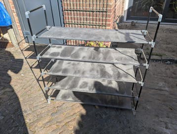 Schoenenrek met 5 lagen - lichte schade aan 1 laag