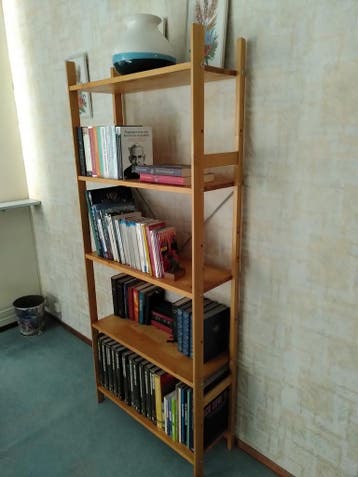 Gratis boeken kast h 1.75  breedte 73