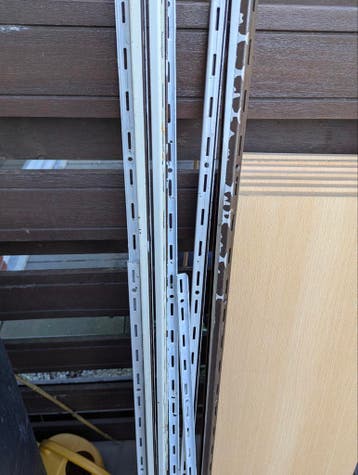 Gereserveerd - Plankdragers en planken.en wit geschilderd