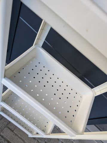 Gratis badkamermeubetje wit kunstof ikea