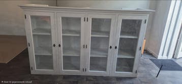 Gratis Witte buffetkast (bovengedeelte) met glazen deuren