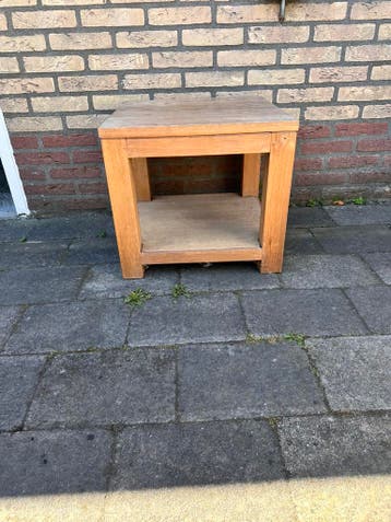 Teakhouten tafeltje