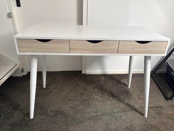 Gebruikt bureau/dressoir 120x50x78cm met vlekken