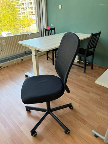 TWEE GRATIS BUREAUSTOELEN ZWART