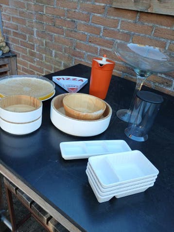 Gratis huishoudelijke artikelen: schalen, glazen, etc.