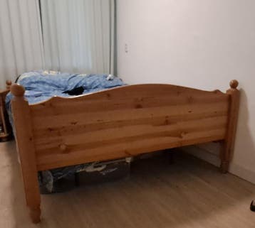 Grenen bed twijfelaar  en nachtkastje