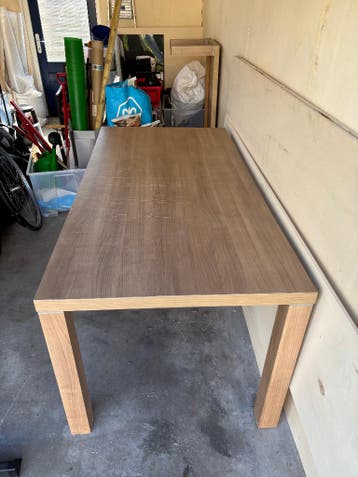 Twee tafels - gratis