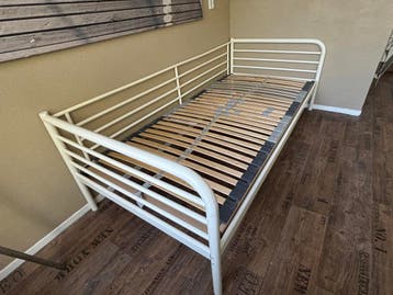 GRATIS, bedbank 90 x 200 cm met lattenbodem ALLEEN VANDAAG