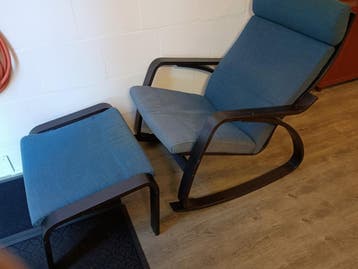Ikea Poäng schommelstoel met voetenbankje - Blauw
