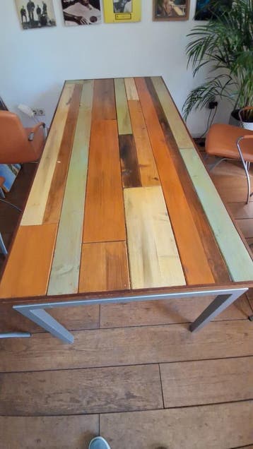 Verlengde tafel met zelf gemaakt blad