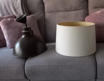 Gratis lampenkap en bureau stoel verstelbaar