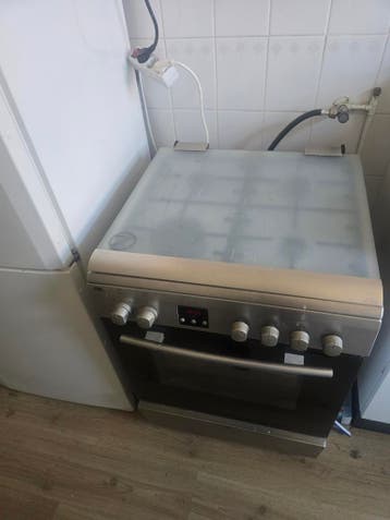 GERESERVEERD.Vrijstaand gasfornuis gratis ophalen