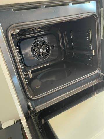 Whirlpool inbouw oven  moet weg  nu 25 euro