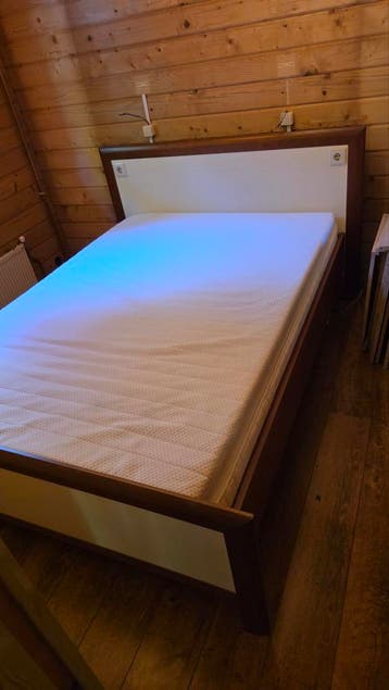 Tweepersoonsbed 140x200 + matras + topper - Gratis afhalen