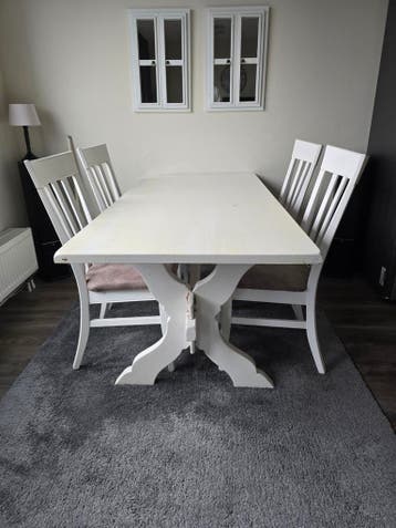 Gratis Eethoek inclusief stoelen GERESERVEERD