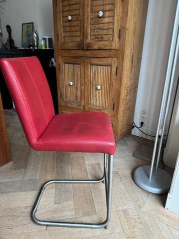 Rode barkruk met buisframe-onderstel
