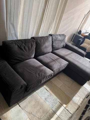 Antracietgrijze driezitsbank met chaise longue