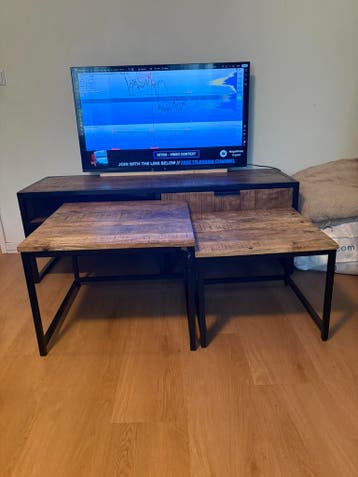 Gratis: TV meubel met bijpassende tafeltjes en soundbar