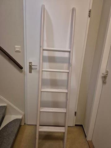 Onderstel van Flexa hoogslaper + kapstokje + trap