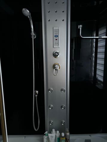 Douchecabine met hydromassage en regendouche