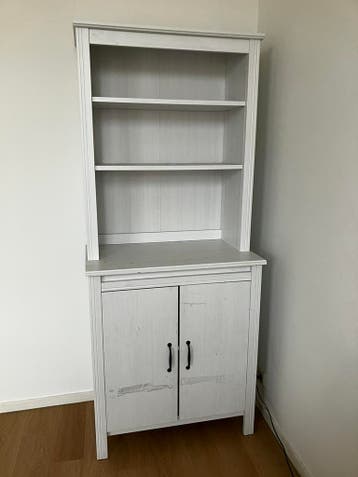 GERESERVEERD * GRATIS: kleine, witte buffetkast Ikea